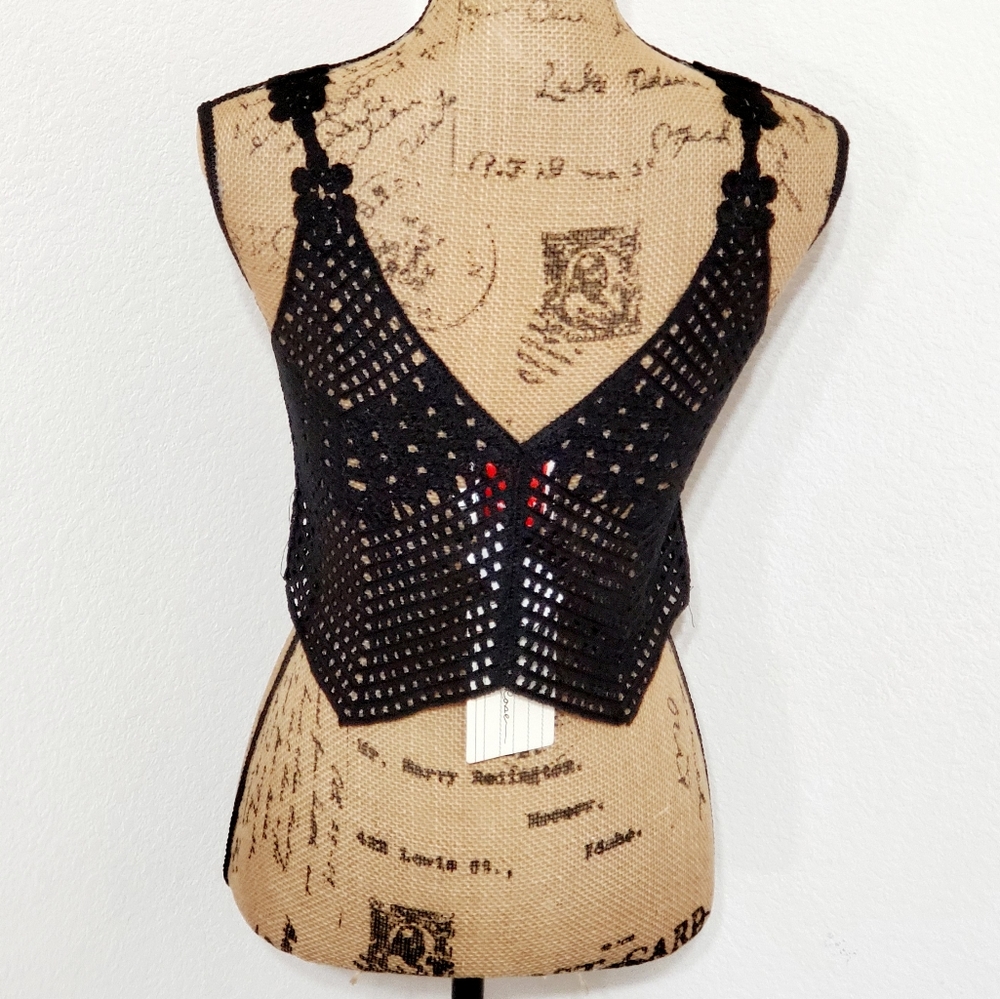 Native Rose black crocheted top white center crop lightweight NWT - Picture 2 of 8